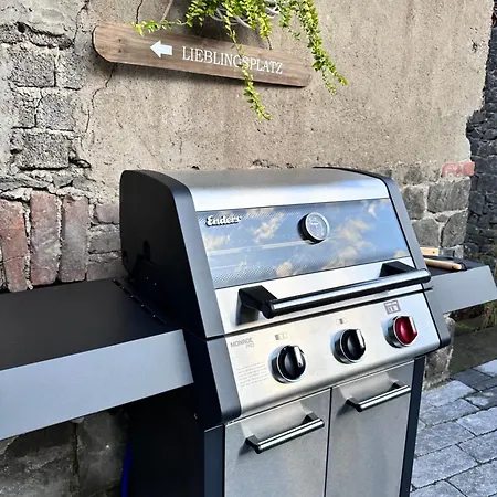 Dom wakacyjny Fachwerkhaus Rosengaertchen By Vulkaneifel-chalets Kottenheim