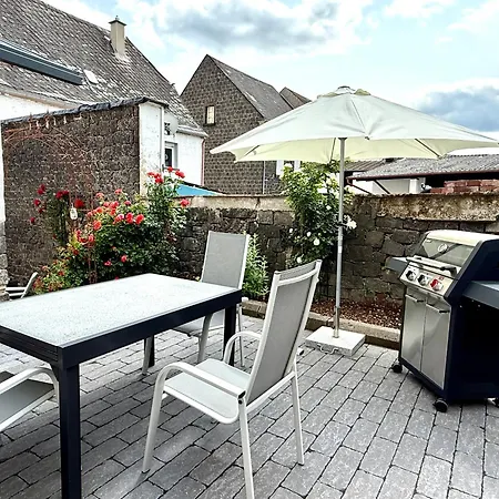 Dom wakacyjny Fachwerkhaus Rosengaertchen By Vulkaneifel-chalets *